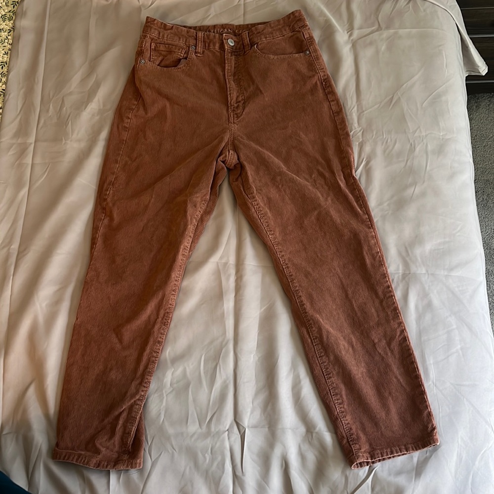 American Eagle AE Corduroy Mom Pant Size 8 Short